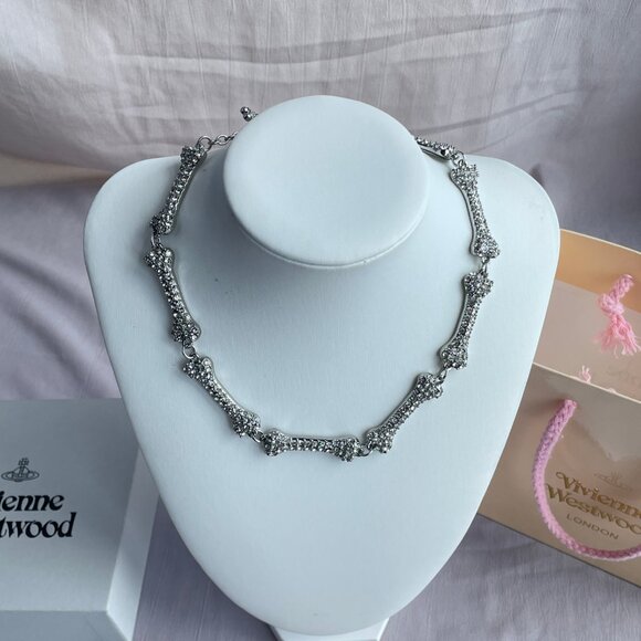 Vivienne Westwood Silver Eight Sections Collarbone Necklace - Picture 4 of 10